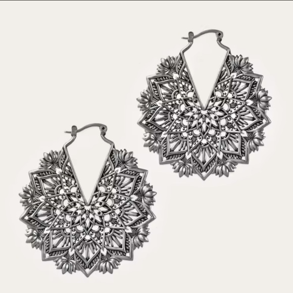 Vintage Lotus Silver Tone Flower Earrings - Picture 1 of 5